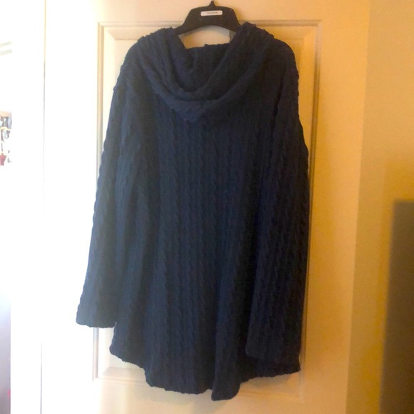 Navy knit shawl style top with buttons and hood - Picture 2 of 2